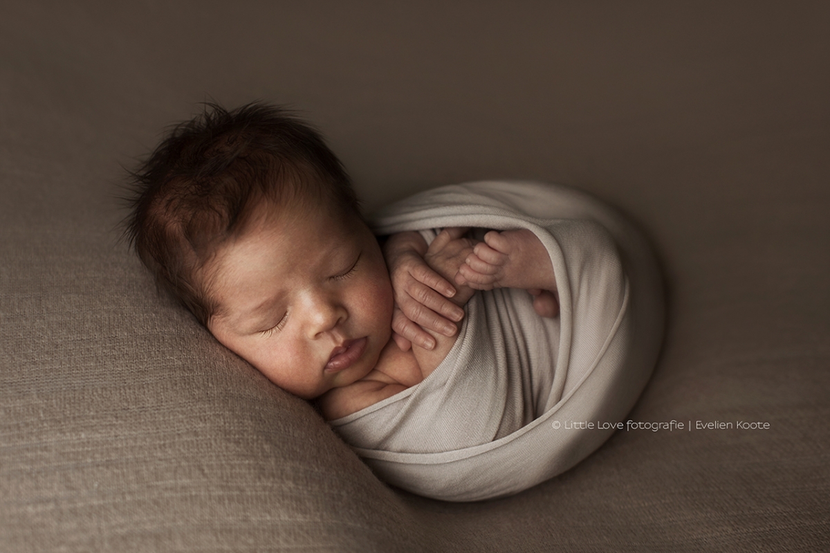 Love & Little fotografie - Evelien Koote newborn en geboortefotograaf - Bussum