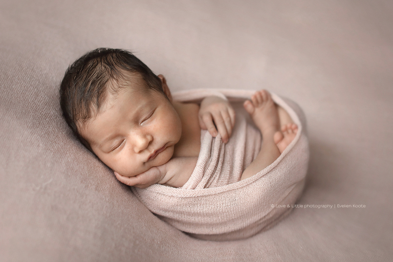 Newborn fotografie Eindhoven - Love & Little fotografie - Evelien Koote 