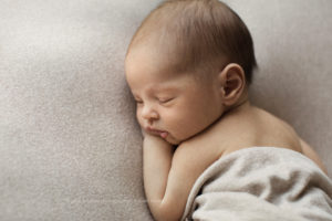 Newborn fotografie Vlijmen - Love & Little geboortefotografie - Evelien Koote
